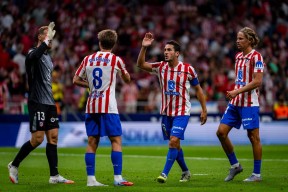 九游体育首页包含英超赛程吃紧；阿贾克斯国际比赛日完成体检；质疑声仍在；年轻球员得到机会的词条