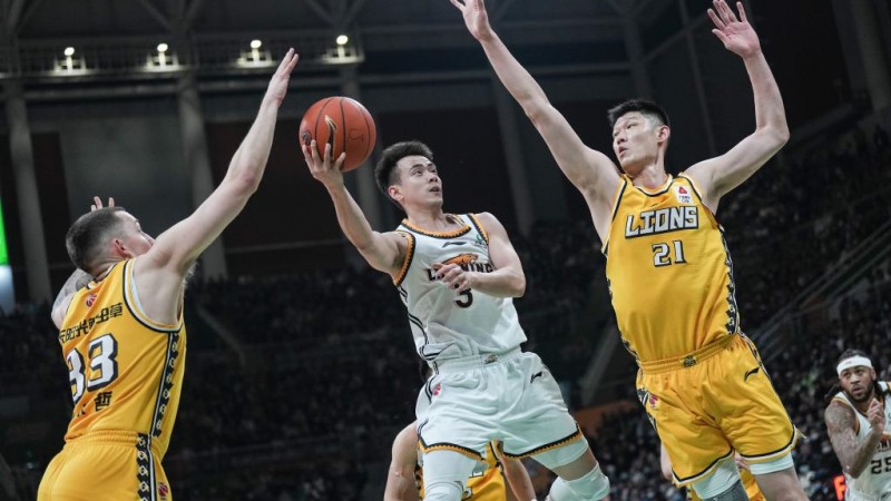 包含里程碑夜！辽宁本钢篮板制胜，中超加时末段刷纪录，悬念犹存，年轻球员得到机会的词条